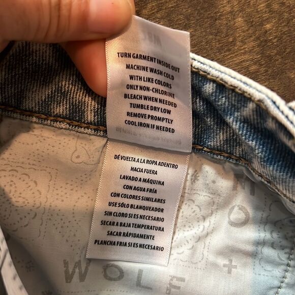 NWT Cleo + Wolf Women's Light Wash Mid Rise Denim Distressed Shorts Sz- 28 - Picture 14 of 16